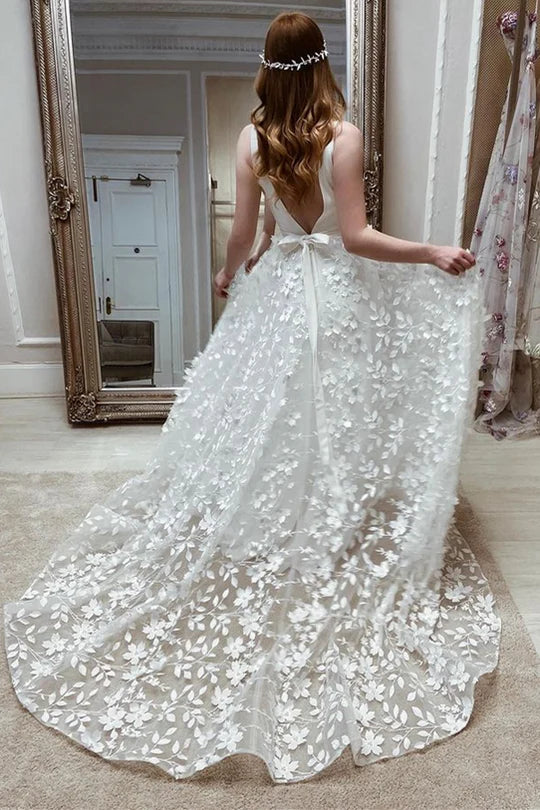 Vestido de novia sin espalda con flores 3D y escote en V sin mangas